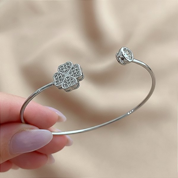 PULSEIRA / BRACELETE TREVO ZIRCÔNIAS E PONTO DE LUZ PRATEADO BIJU