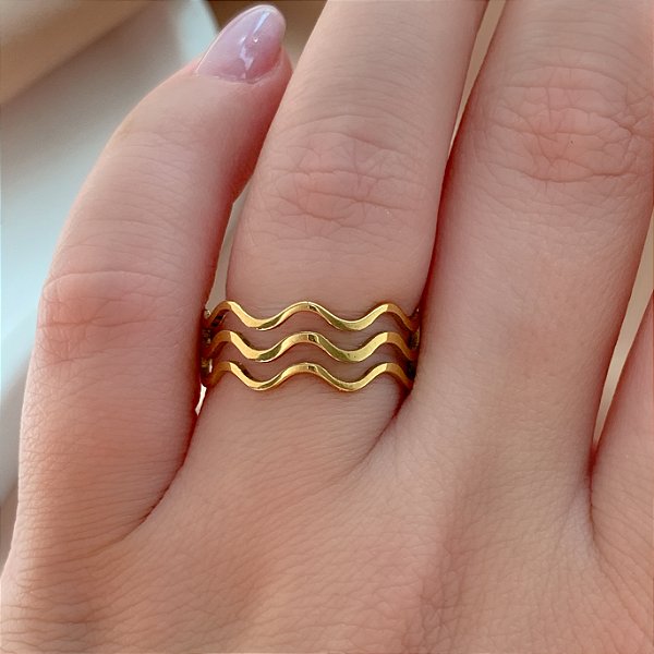 ANEL TRÊS ONDINHAS DOURADO AÇO 316L⭐️