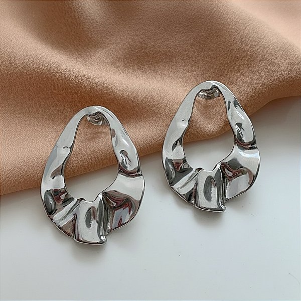 BRINCO GOTA VAZADA MARTELADA AÇO 316L⭐️