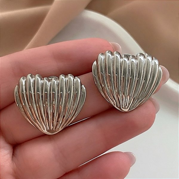 BRINCO CORAÇÃO RISCADO AÇO 316L⭐️