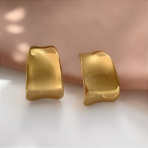 BRINCO CURVADO DOURADO AÇO 316L⭐️