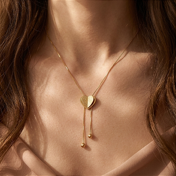COLAR GRAVATINHA CORAÇÃO TEXTURIZADO DOURADO AÇO 316L⭐️