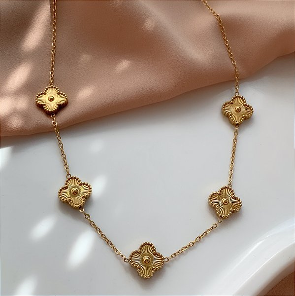 COLAR TREVOS DESENHADOS DOURADO AÇO 316L⭐️