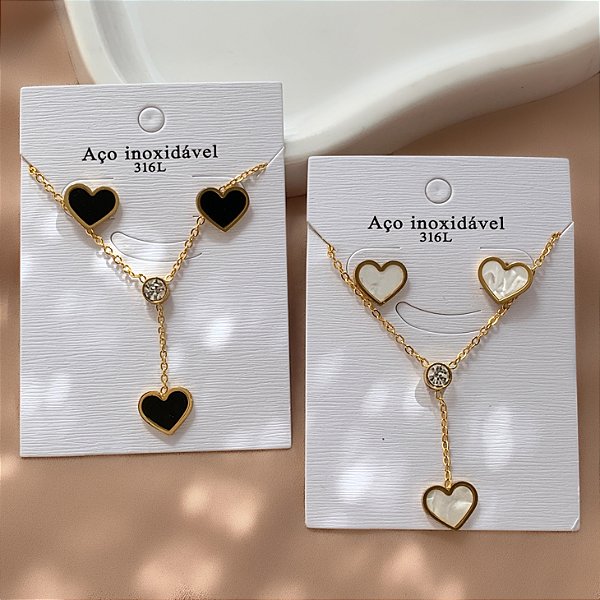 COLAR E BRINCO KIT GRAVATINHA CORAÇÕES RESINADOS DOURADO AÇO 316L⭐️