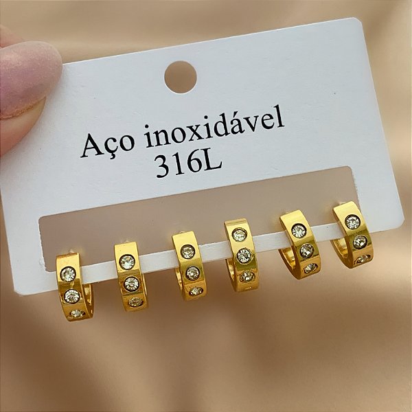 BRINCO KIT ARGOLINHAS FIO ACHATADO ZIRCÔNIAS DOURADO AÇO 316L⭐️
