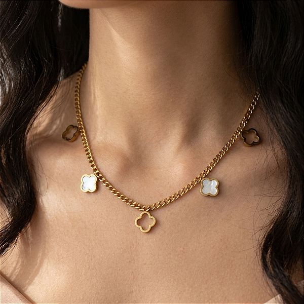 COLAR TREVO RESINADOS E VAZADOS DOURADO AÇO 316L⭐️