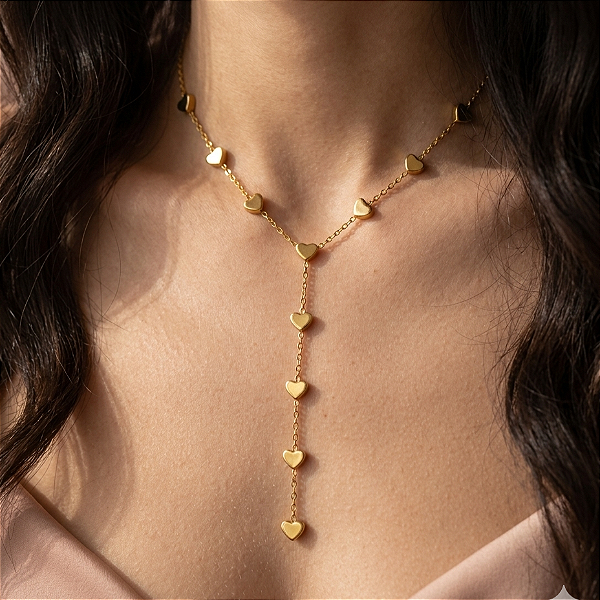 COLAR GRAVATINHA CORAÇÕES ACHATADOS LISOS DOURADO AÇO 316L⭐️