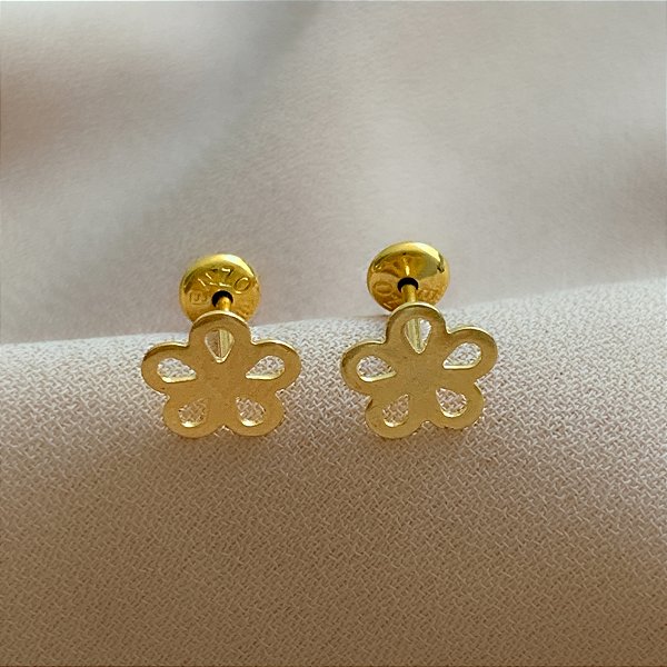 BRINCO FLORZINHA DELICADA TARRAXA BABY FOLHEADO A OURO 18K⭐