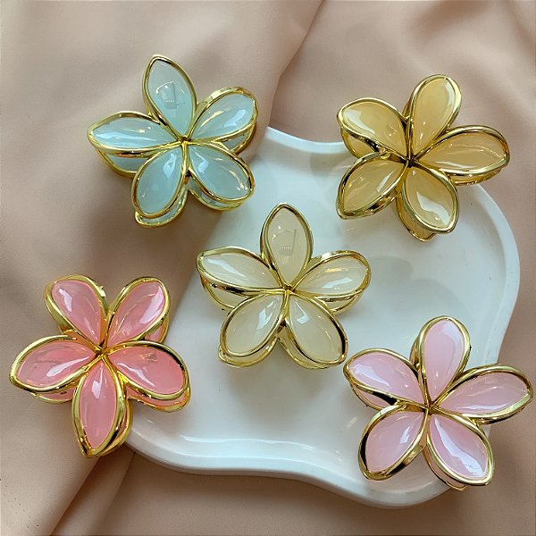 PRESILHA FLOR DELICADA DOURADA BIJU