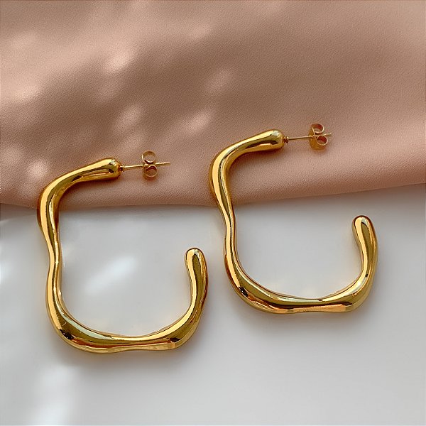 BRINCO ARGOLA ORGÂNICA DOURADO AÇO 316L⭐️
