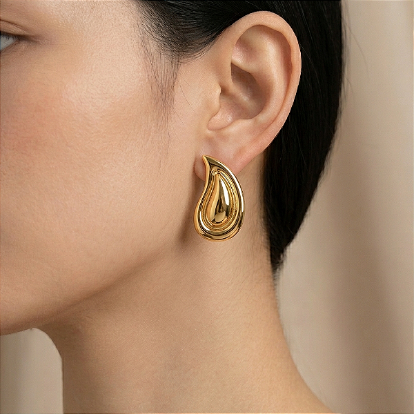 BRINCO VÍRGULA MEIO BOLEADO DOURADO AÇO 316L⭐️