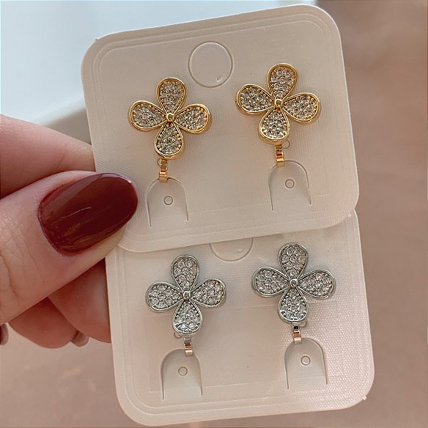 BRINCO DE PRESSÃO FLOR DELICADA ZIRCÔNIAS BIJU