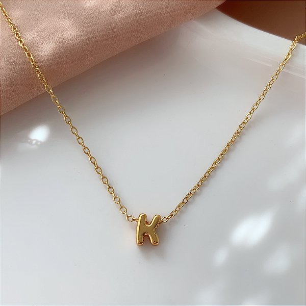 COLAR PINGENTE LETRA DELICADA G-M DOURADO AÇO 316L⭐️