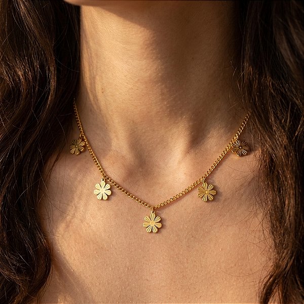 COLAR FLORES DELICADAS DOURADO AÇO 316L⭐️