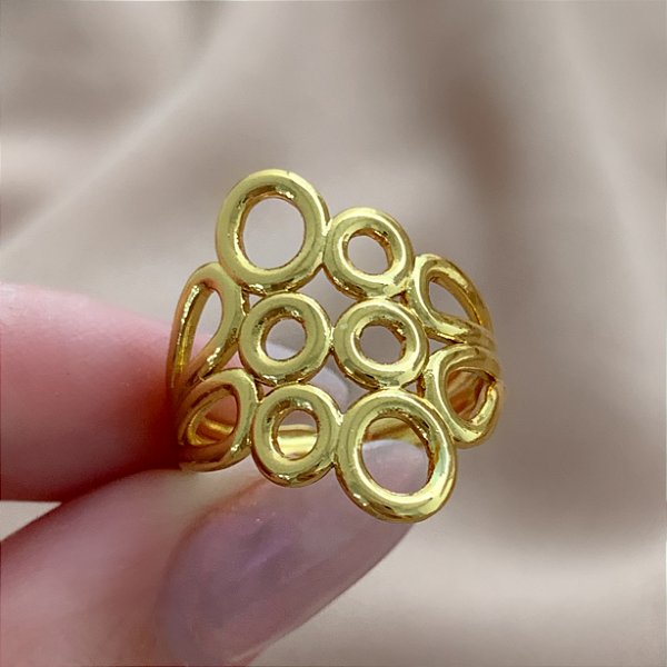 ANEL REGULÁVEL BOLINHAS VAZADAS DOURADO AÇO 316L⭐️