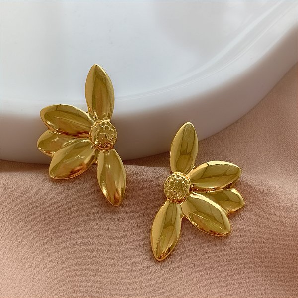 BRINCO MEIA FLOR DOURADO AÇO 316L⭐️