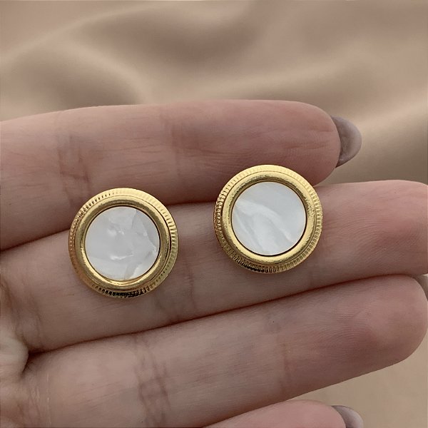 BRINCO REDONDO MADREPÉROLA DOURADO AÇO 316L⭐️