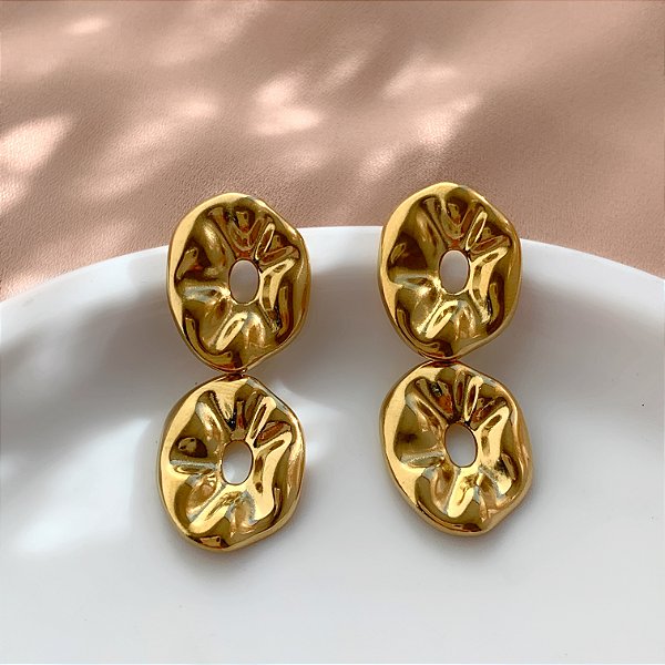 BRINCO CHAPINHAS OVAIS MARTELADAS DOURADO AÇO 316L⭐️