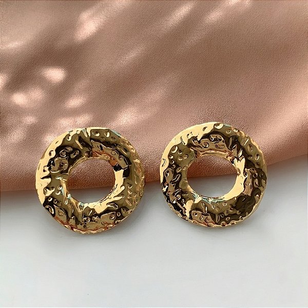 BRINCO CÍRCULO TEXTURIZADO DOURADO AÇO 316L⭐️