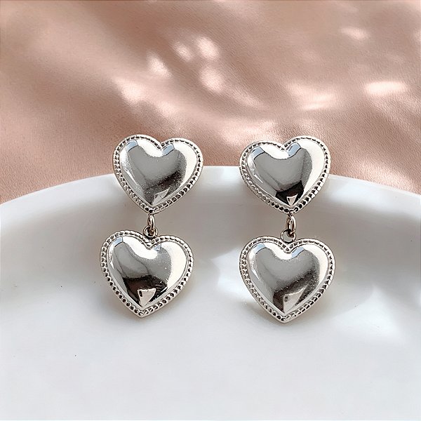 BRINCO CORAÇÕES BORDA DETALHADA AÇO 316L⭐️