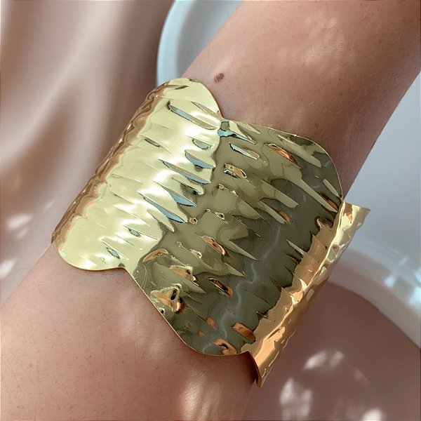 PULSEIRA/BRACELETE LARGO PLACAS COM TEXTURAS DOURADO AÇO 316L⭐️