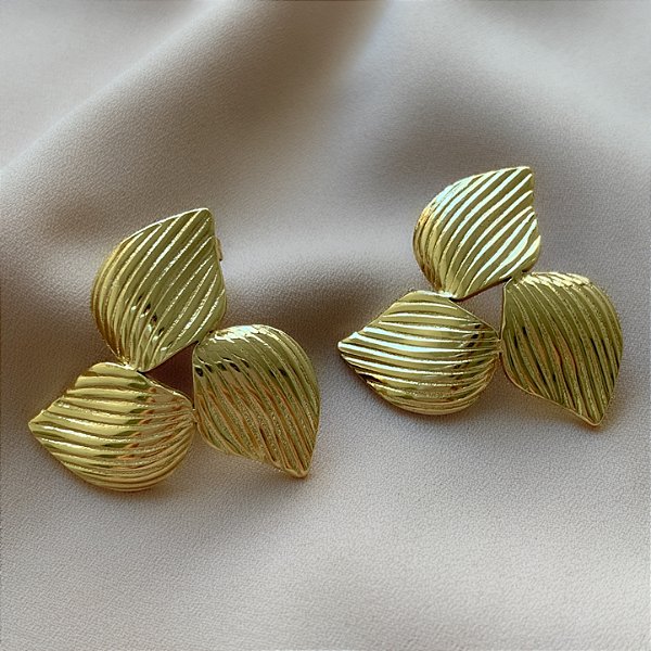 BRINCO 3 PÉTALAS DOURADO AÇO 316L⭐️