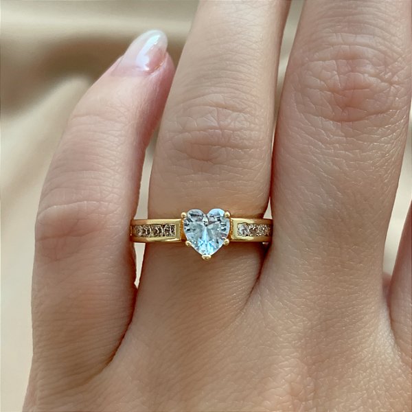 ANEL SOLITÁRIO CORAÇÃO COM ZIRCÔNIAS DOURADO BIJU