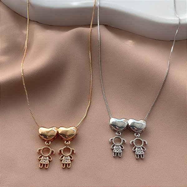 COLAR CORAÇÃO LISO COM 2 MENINAS E MINI ZIRCÔNIAS BIJU