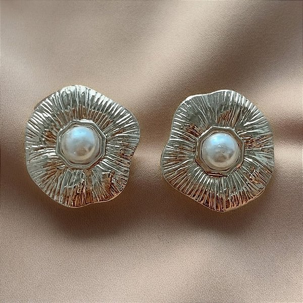 BRINCO FLOR ORGÂNICA RISCADA DOURADO AÇO 316L⭐️