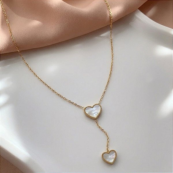 COLAR GRAVATINHA CORAÇÕES MADREPÉROLA DOURADO AÇO 316L⭐️