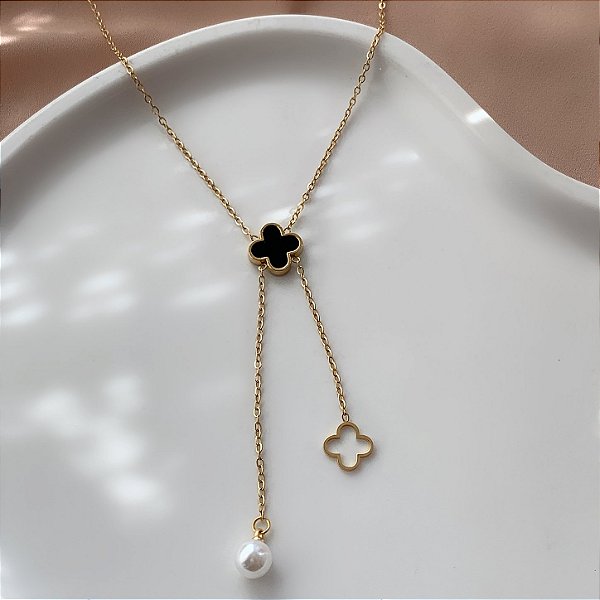 COLAR GRAVATINHA TREVO RESINADO PRETO COM PÉROLA PENDENTE DOURADO AÇO 316L⭐️
