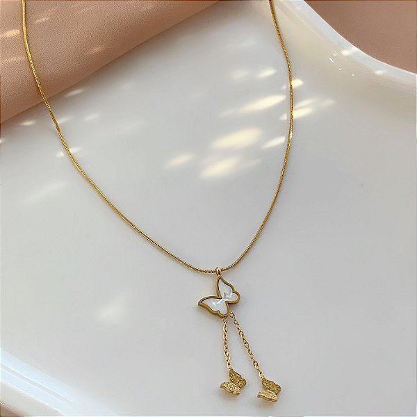 COLAR DELICADO BORBOLETAS LISAS E MADREPÉROLA PENDENTES DOURADO AÇO 316L⭐️
