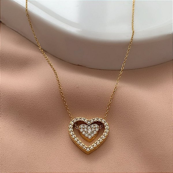 COLAR PINGENTE CORAÇÃO DUPLO ZIRCÔNIAS DOURADO AÇO 316L⭐️