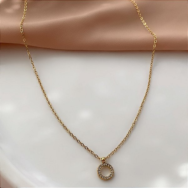 COLAR CÍRCULO VAZADO MINI ZIRCÔNIAS DOURADO AÇO 316L⭐️