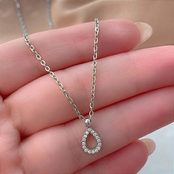 COLAR GOTA DELICADA VAZADA BORDA MINI ZIRCÔNIAS AÇO 316L⭐️