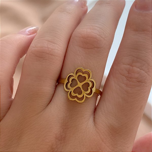 ANEL TREVO VAZADO DOURADO AÇO 316L⭐️