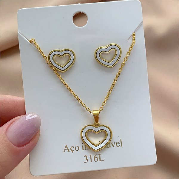 COLAR E BRINCO KIT CORAÇÃO VAZADO BORDA MADREPÉROLA DOURADO AÇO 316L⭐️