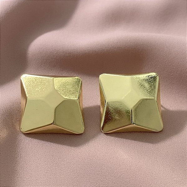 BRINCO QUADRADO CHANFRADO DOURADO AÇO 316L⭐️
