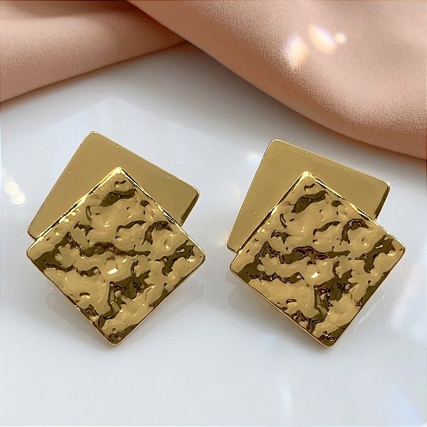 BRINCO PLACAS QUADRADAS DOURADO AÇO 316L⭐️