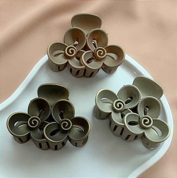 PRESILHA FLOR DUPLA GRUPO 1 BIJU
