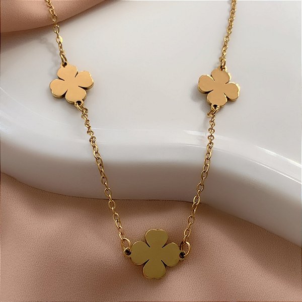 COLAR TRÊS TREVOS LISOS DOURADO AÇO 316L⭐️