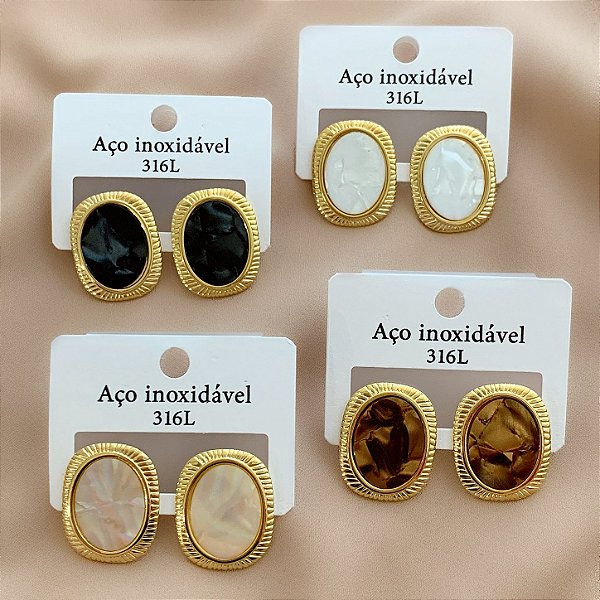 BRINCO RETANGULAR BORDA TEXTURIZADA MADREPÉROLA DOURADO AÇO 316L⭐️