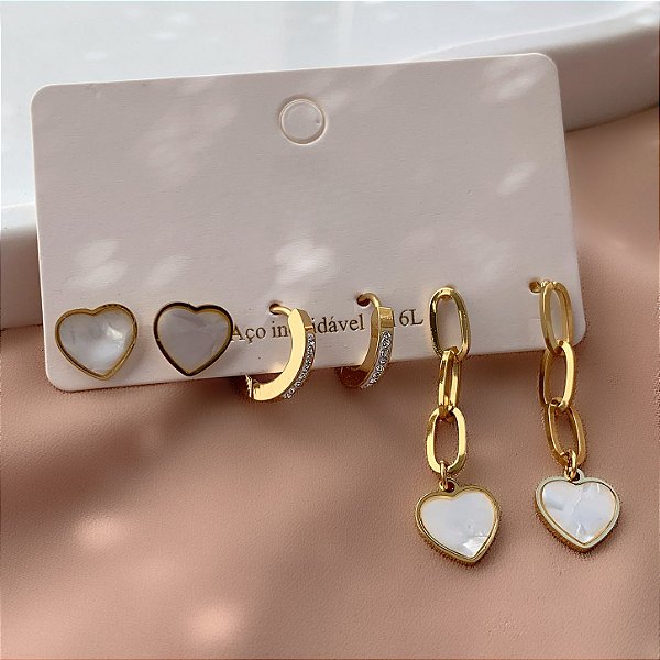 BRINCO KIT CORAÇÕES DELICADOS MADREPÉROLA E CORRENTE DOURADO AÇO 316L⭐️