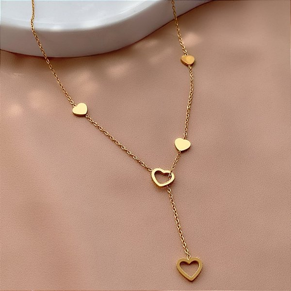 COLAR GRAVATINHA CORAÇÕES LISOS E VAZADOS DOURADO AÇO 316L⭐️