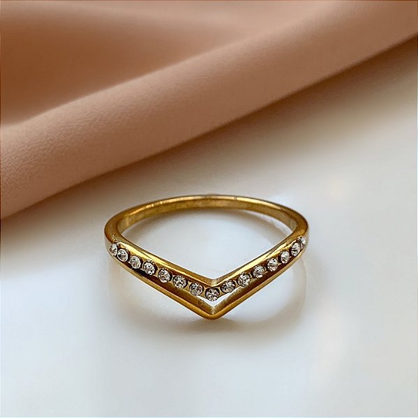 ANEL COM ZIRCÔNIAS PONTIAGUDO DOURADO AÇO 316L⭐️