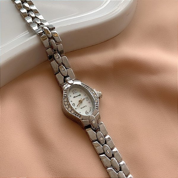 RELÓGIO FEMININO OVAL COM STRASS PRATEADO BIJU