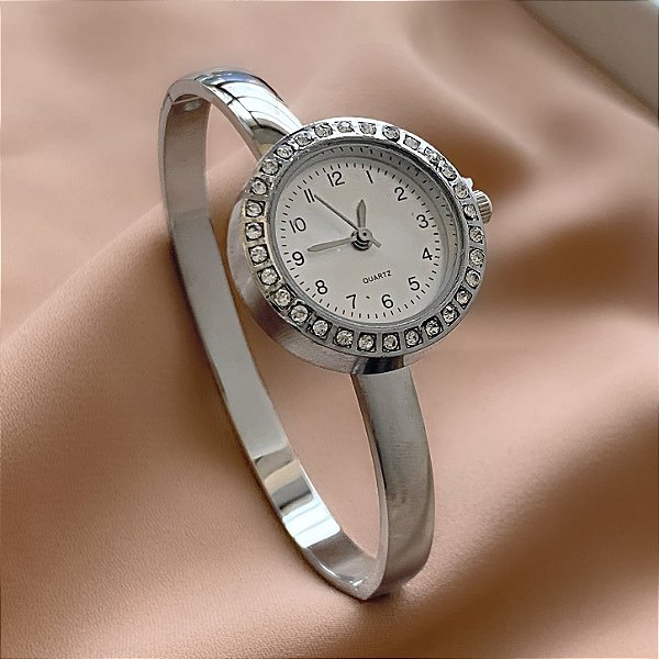 BRACELETE RELÓGIO REDONDO COM BORDA COM STRASS PRATEADO AÇO 316L⭐️