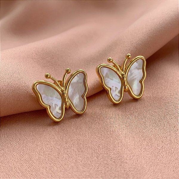 BRINCO BUTTERFLY MADREPÉROLA P DOURADO AÇO 316L⭐️