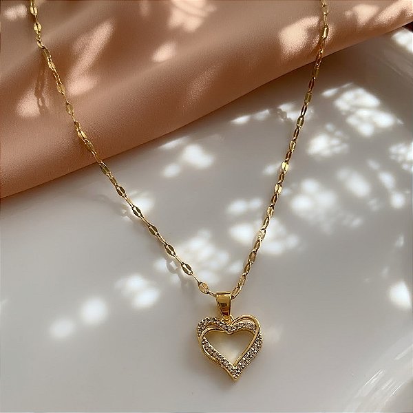 COLAR LONGO PINGENTE CORAÇÃO VAZADO MINI ZIRCÔNIA DOURADO AÇO 316L⭐️