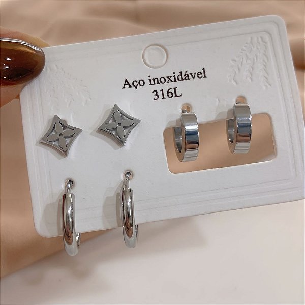 KIT DE BRINCOS TREVO VAZADO E ARGOLAS PRATEADO AÇO 316L⭐️